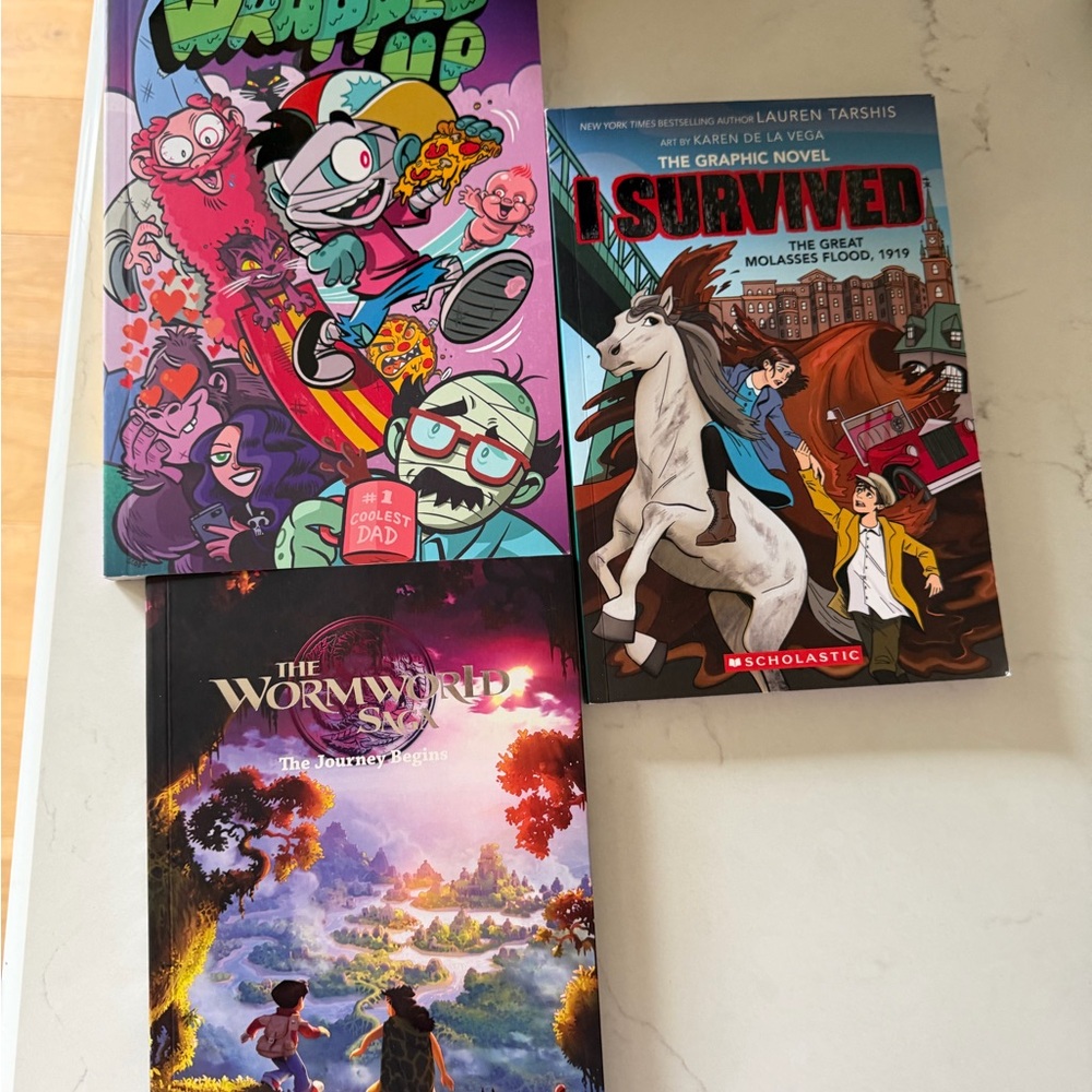 Graphic Novel and Comic Book Set